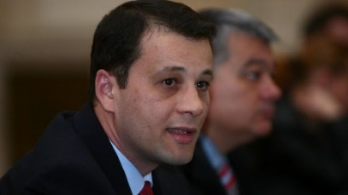 Băsescu îi aduce şef de cabinet lui Ungureanu de la Viena